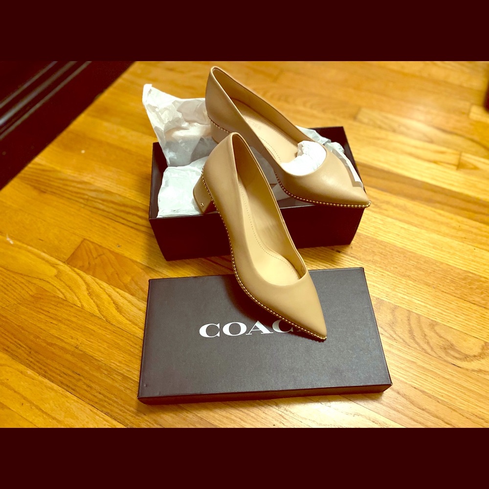 NWT Coach pointed heels in nude